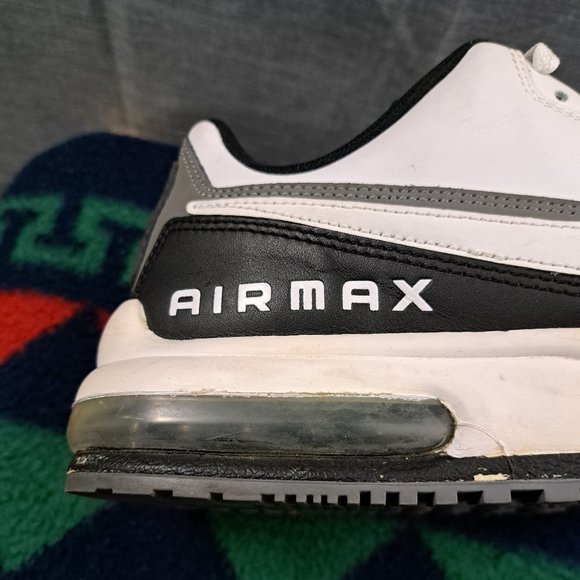 %Mens NIKE AIR MAX 2011~WHITE SNEAKERS~size 13 ( A3 ) main image 8